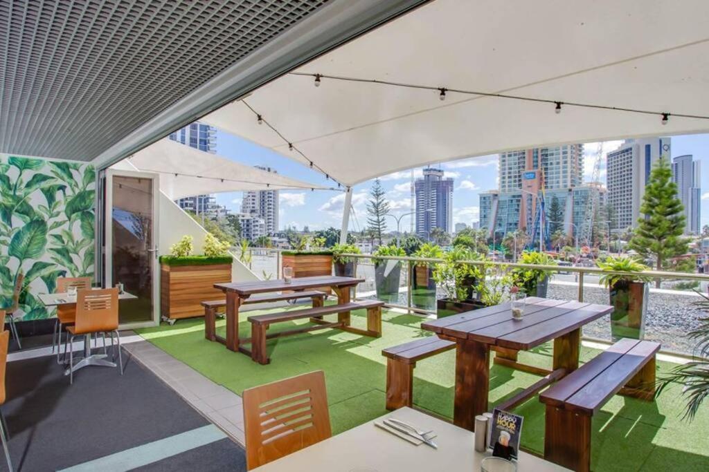 Close To Everything! Beautiful Hotel Studio'S, Sleeps 4 Gold Coast Buitenkant foto
